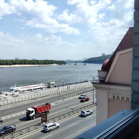 公寓 Real Apartmens - Podil Promenade 基輔
